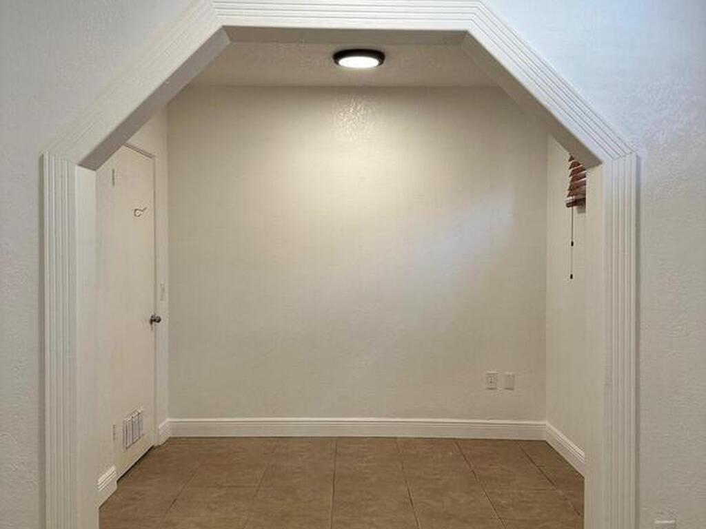 25 N Orlando, Cocoa Beach, FL 32931