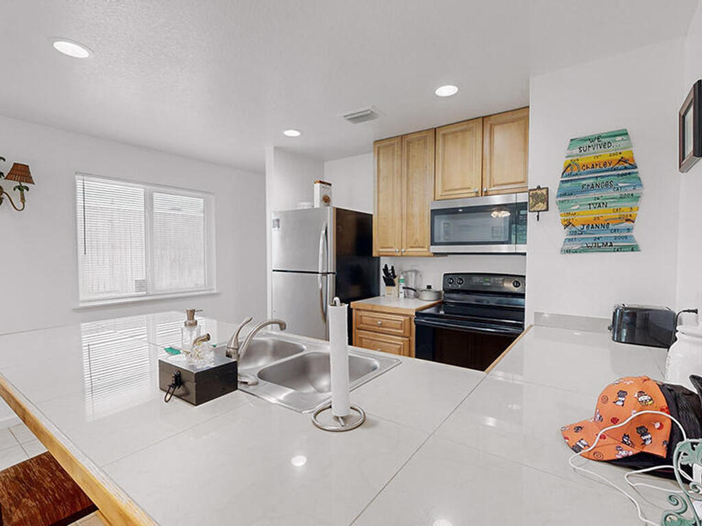 222 Rosa L. Jones, Cocoa, FL 32922