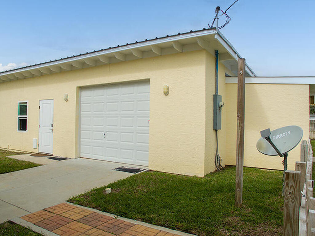 222 Rosa L. Jones, Cocoa, FL 32922