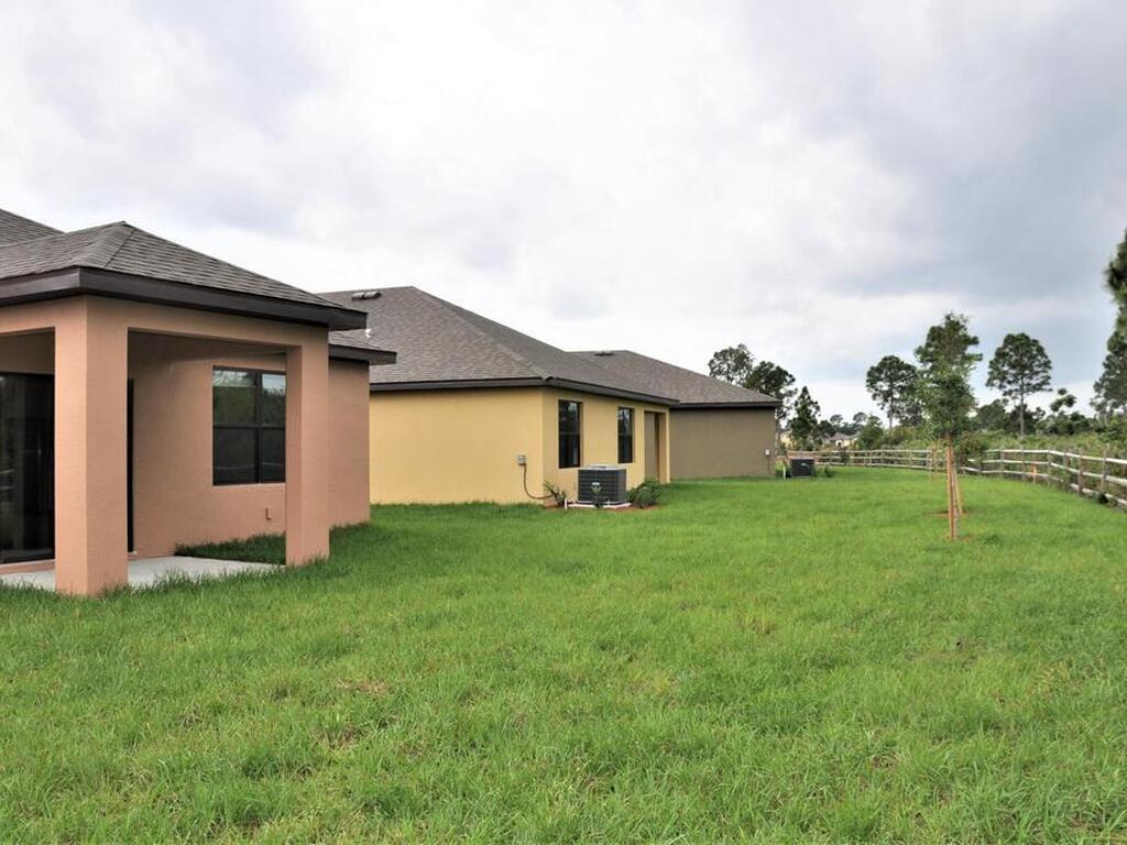 563 Old Country Rd S Road, Palm Bay, FL 32909