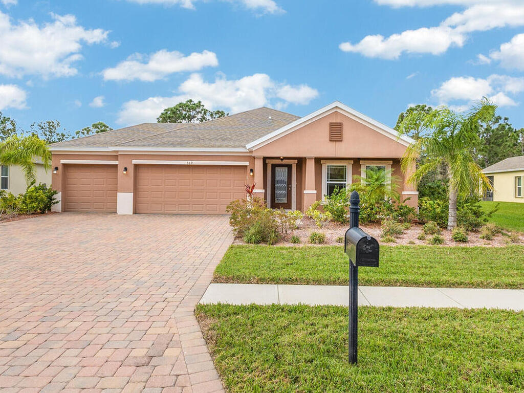 569 Easton Forest Circle, Palm Bay, FL 32909
