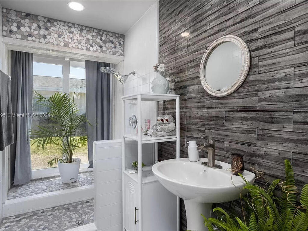226 Sand Pine Road, Indialantic, FL 32903