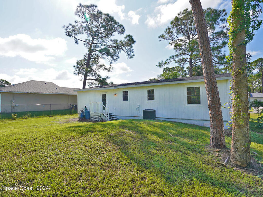 437 Truvall Street, Palm Bay, FL 32908