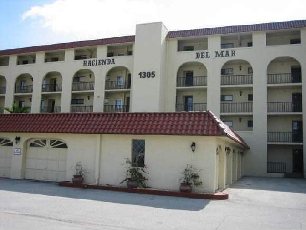 1305 S Atlantic Avenue, Cocoa Beach, FL 32931
