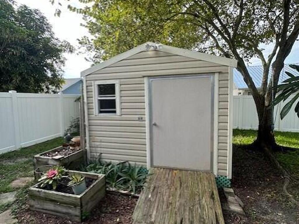 2753 Empire Avenue, Melbourne, FL 32934