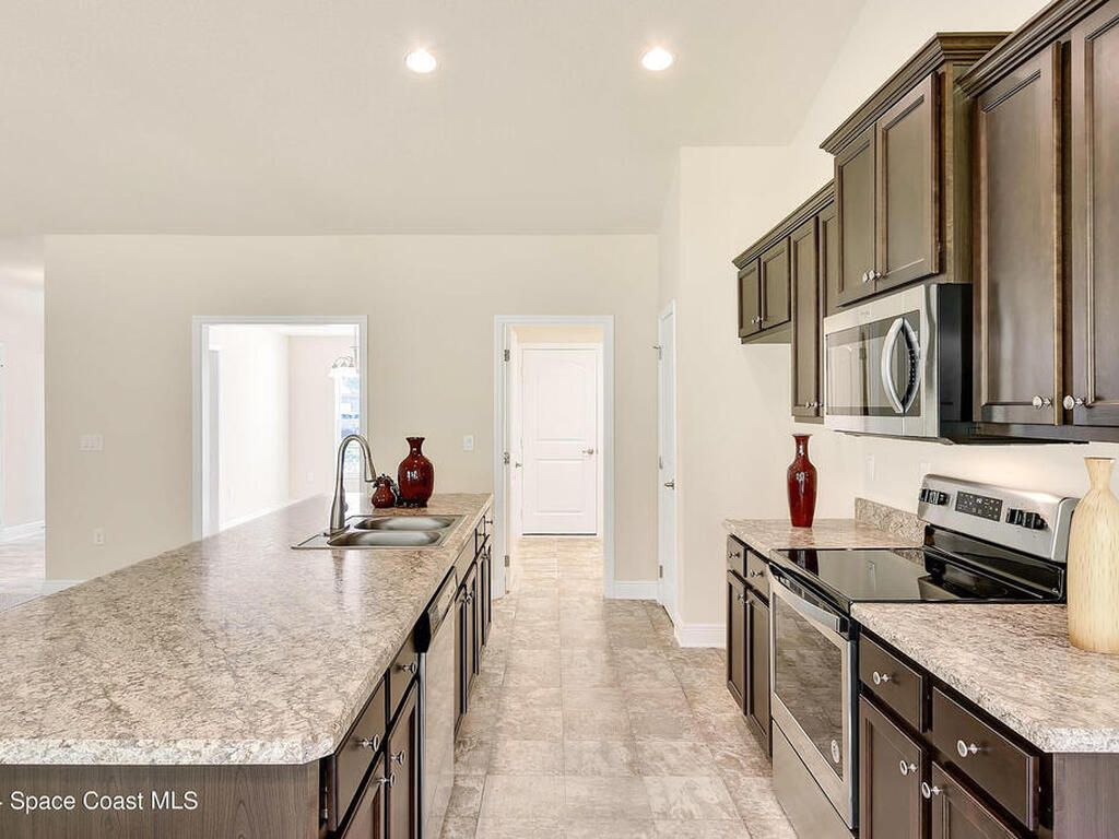 556 Trumpet Street, Palm Bay, FL 32908