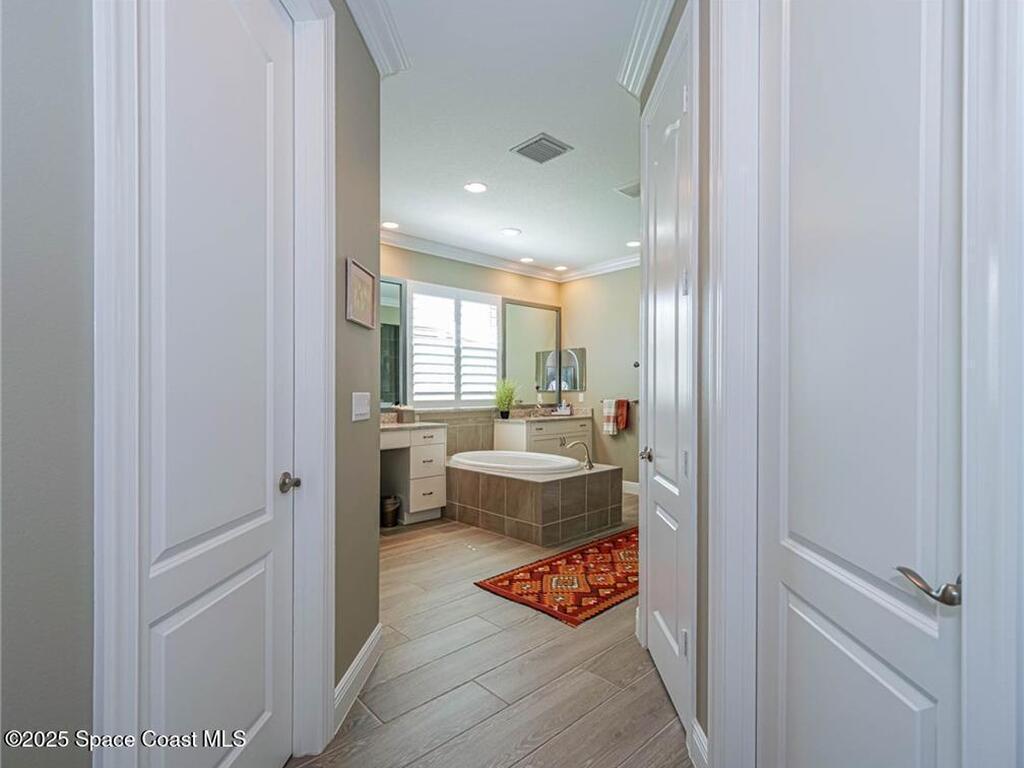 4836 Four Lakes Circle, Vero Beach, FL 32968