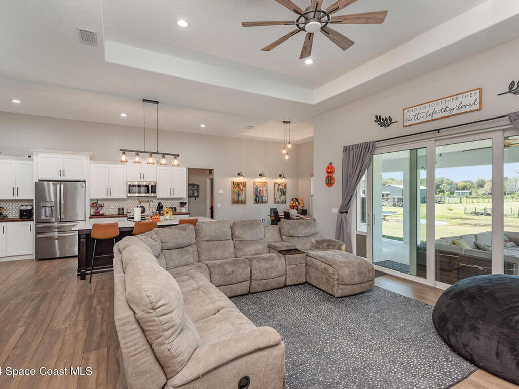 5270 Dixie Way, Mims, FL 32754