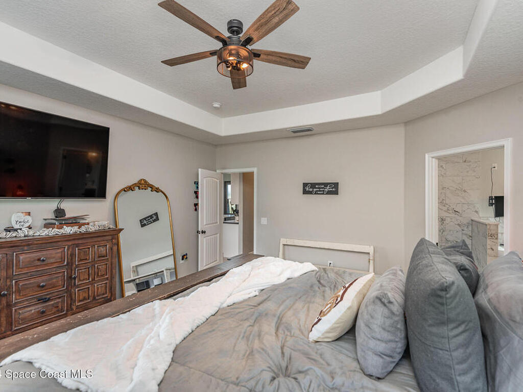 5270 Dixie Way, Mims, FL 32754