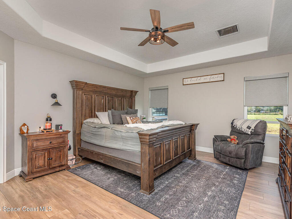 5270 Dixie Way, Mims, FL 32754