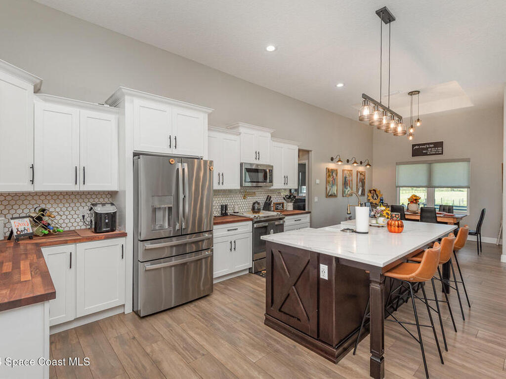 5270 Dixie Way, Mims, FL 32754