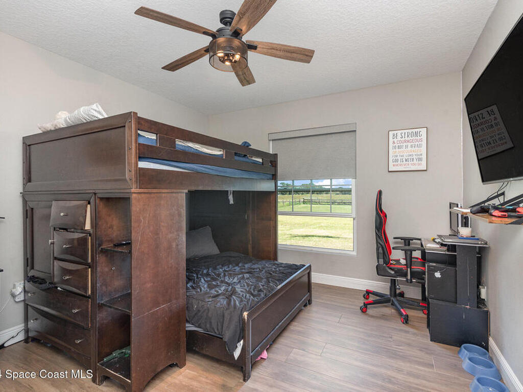 5270 Dixie Way, Mims, FL 32754