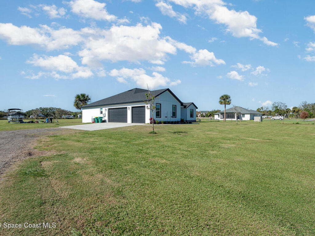 5270 Dixie Way, Mims, FL 32754