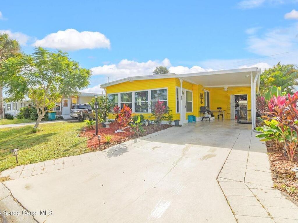 921 Laurel Circle, Barefoot Bay, FL 32976