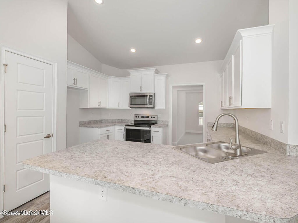 139 Whirl Street, Palm Bay, FL 32908