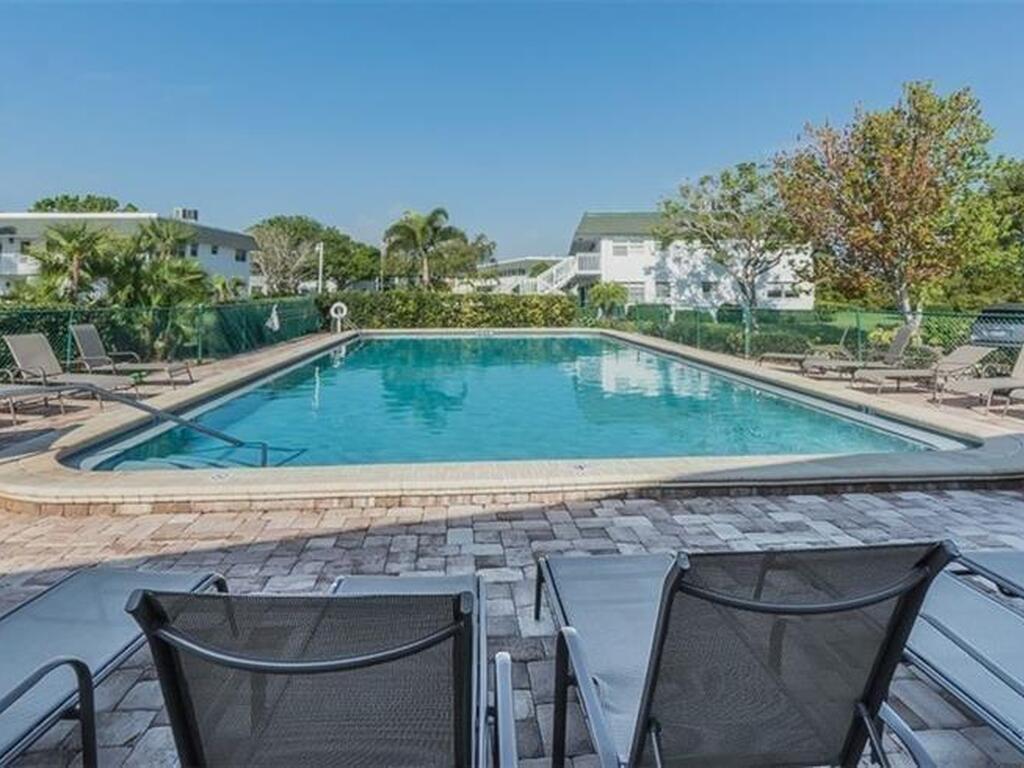 2800 Indian River Boulevard, Vero Beach, FL 32960
