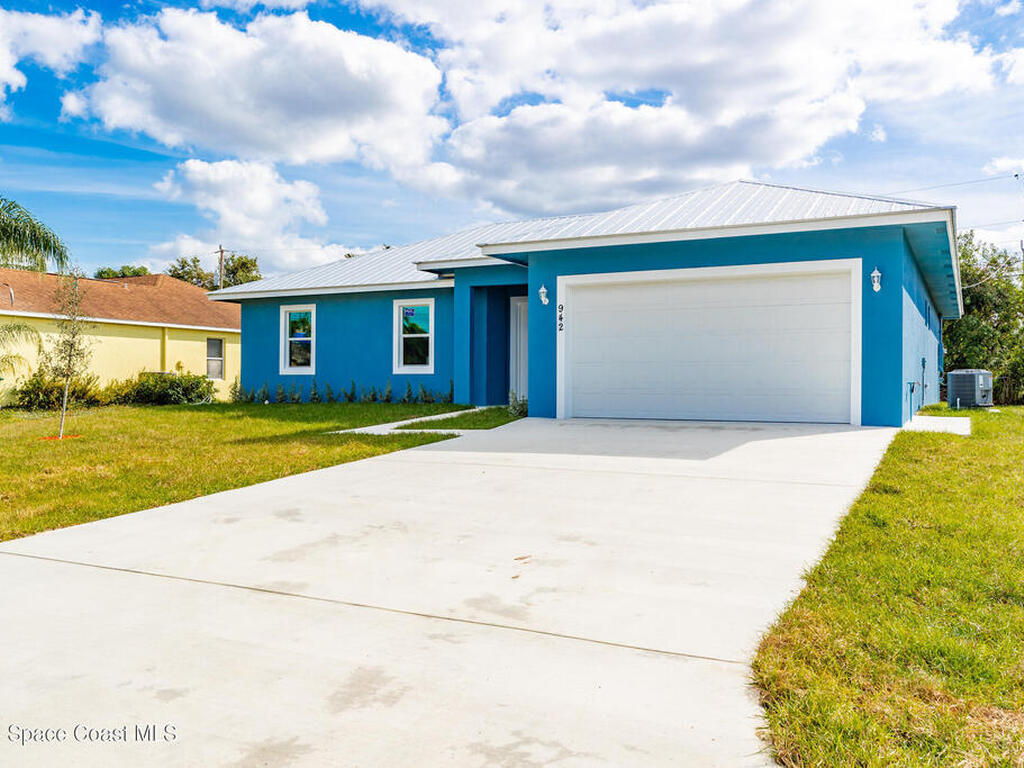 942 SW Jaslo Avenue, Port St. Lucie, FL 34953