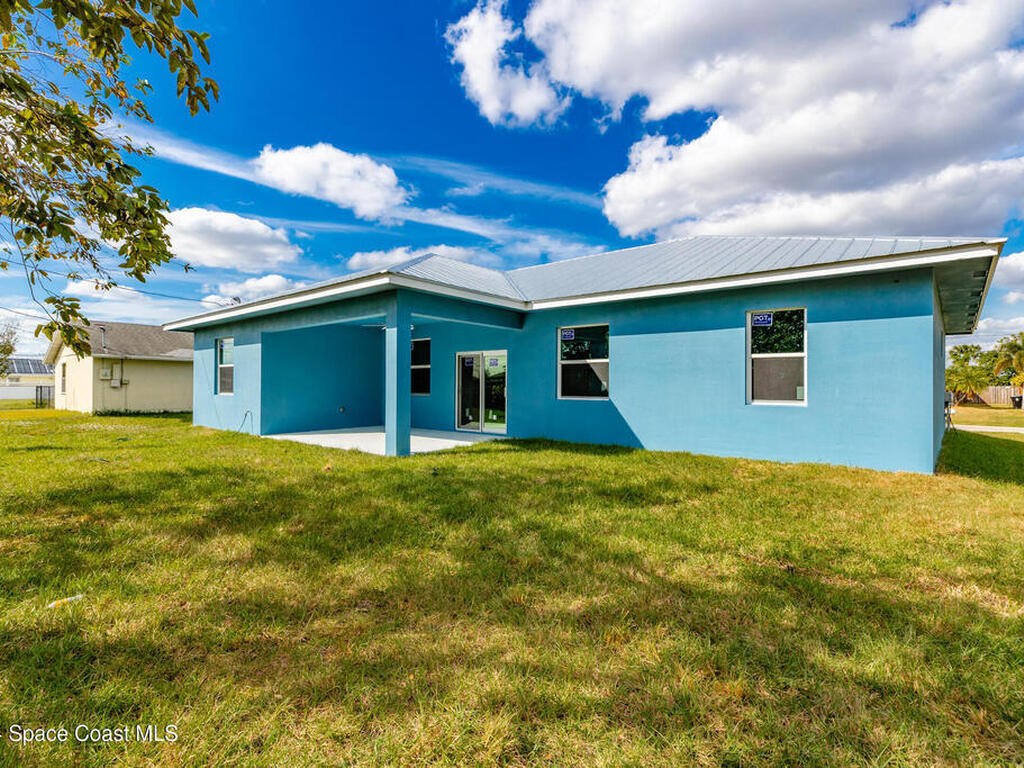 942 SW Jaslo Avenue, Port St. Lucie, FL 34953