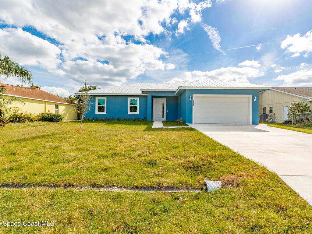 942 SW Jaslo Avenue, Port St. Lucie, FL 34953