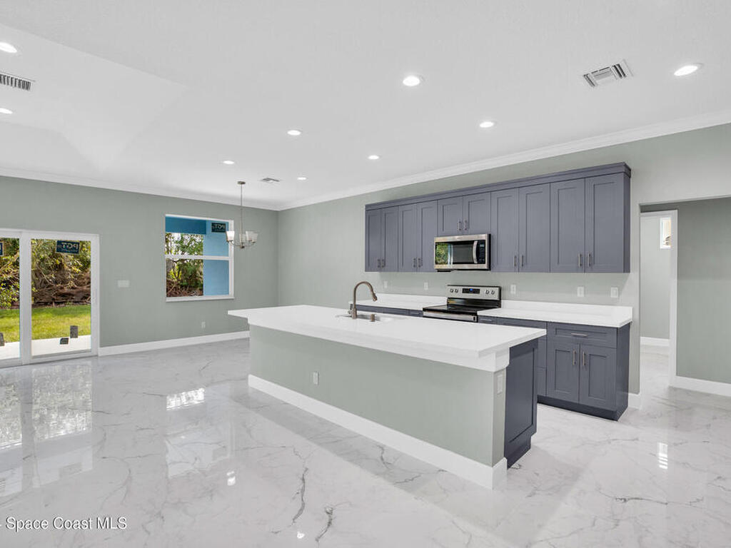 942 SW Jaslo Avenue, Port St. Lucie, FL 34953