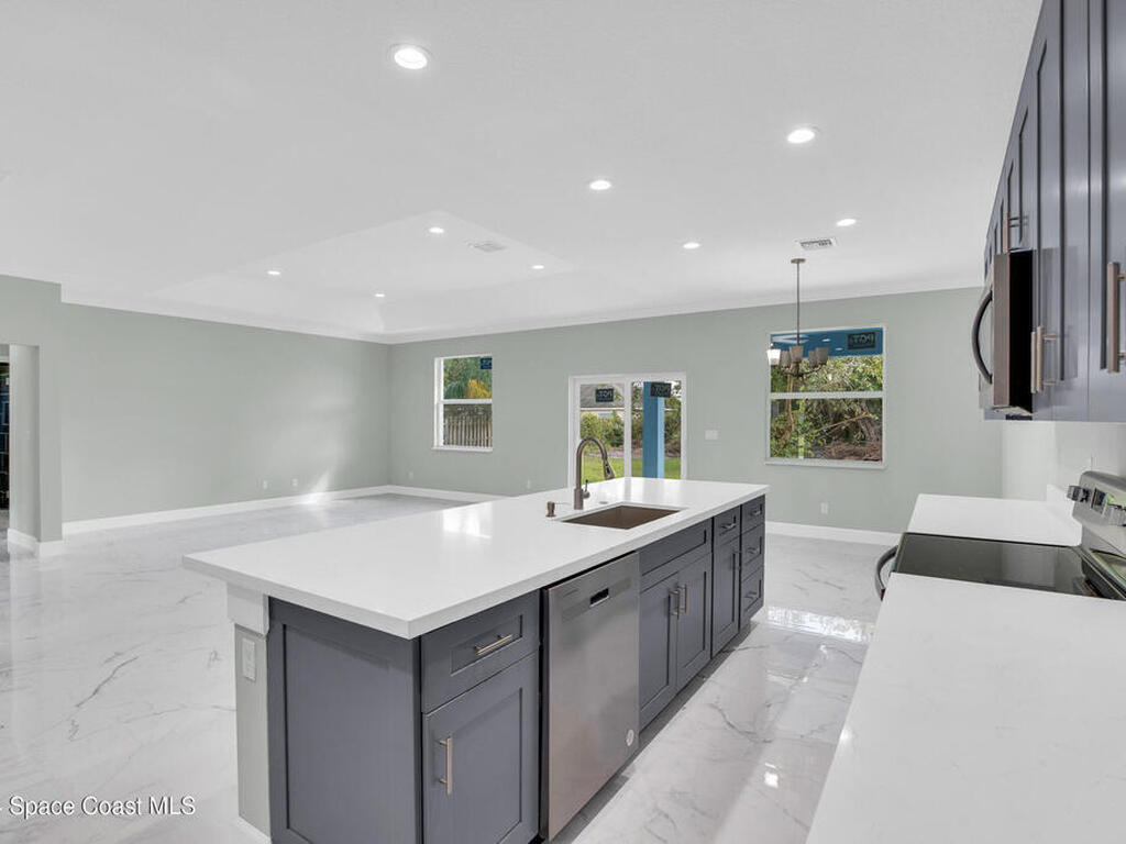 942 SW Jaslo Avenue, Port St. Lucie, FL 34953