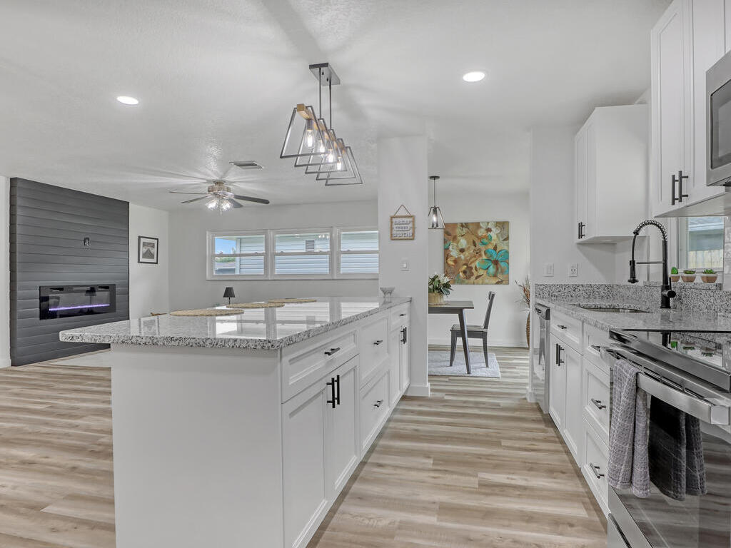 872 Sadnet Circle, Palm Bay, FL 32905