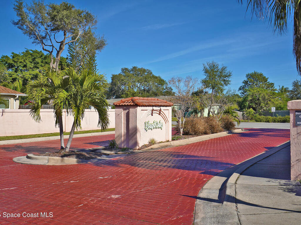 385 Island Oaks Place, Merritt Island, FL 32953