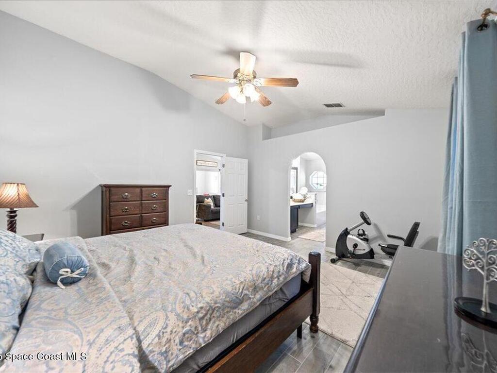 1237 White Oak Circle, Melbourne, FL 32934