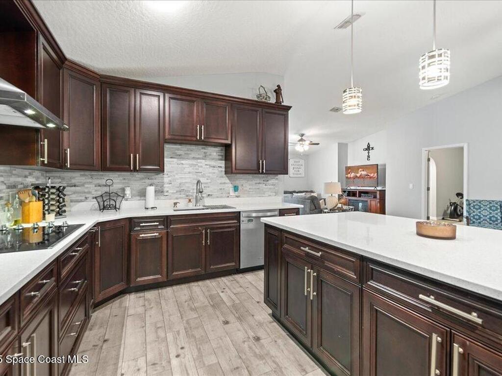 1237 White Oak Circle, Melbourne, FL 32934