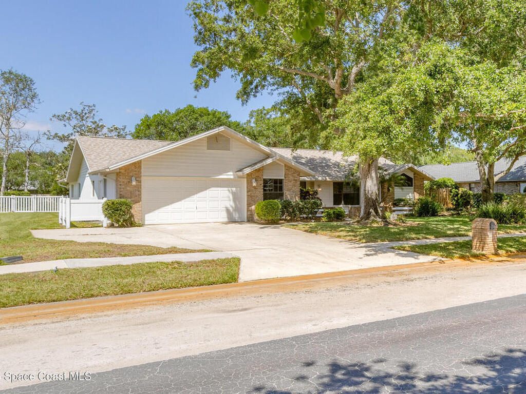 550 Lake Ashley Circle, Melbourne, FL 32904