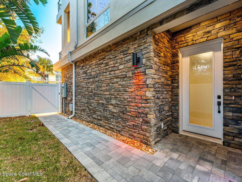 30 Eighth Avenue, Indialantic, FL 32903