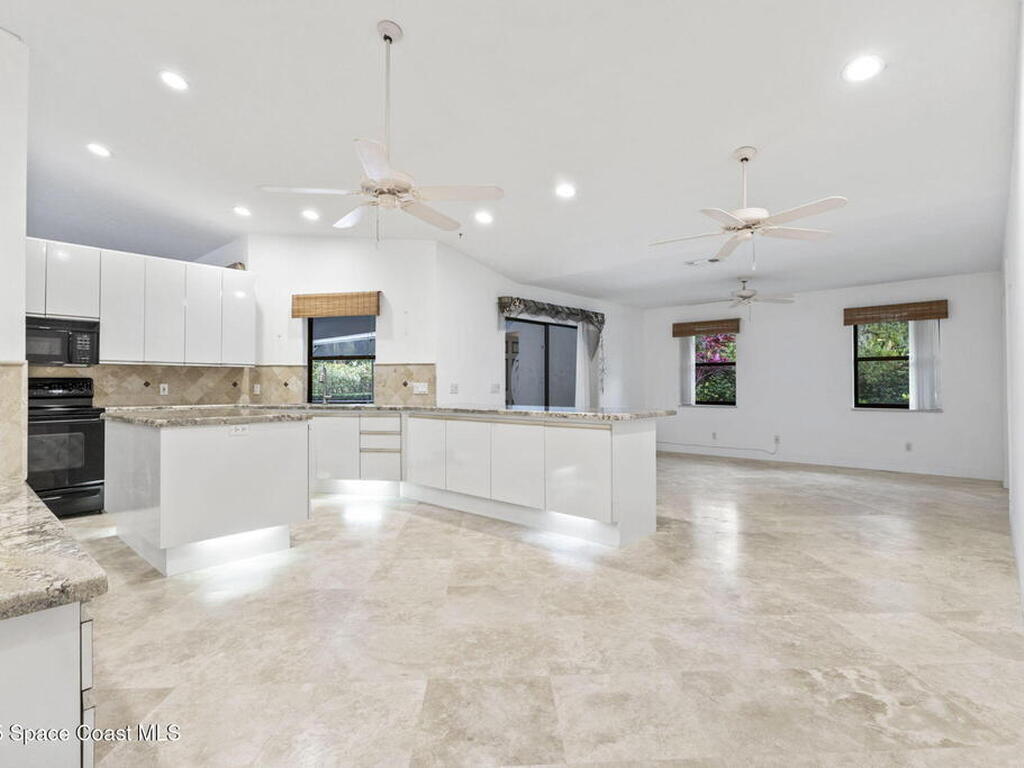 1121 SW Forest Hill Cove, Port St. Lucie, FL 34986