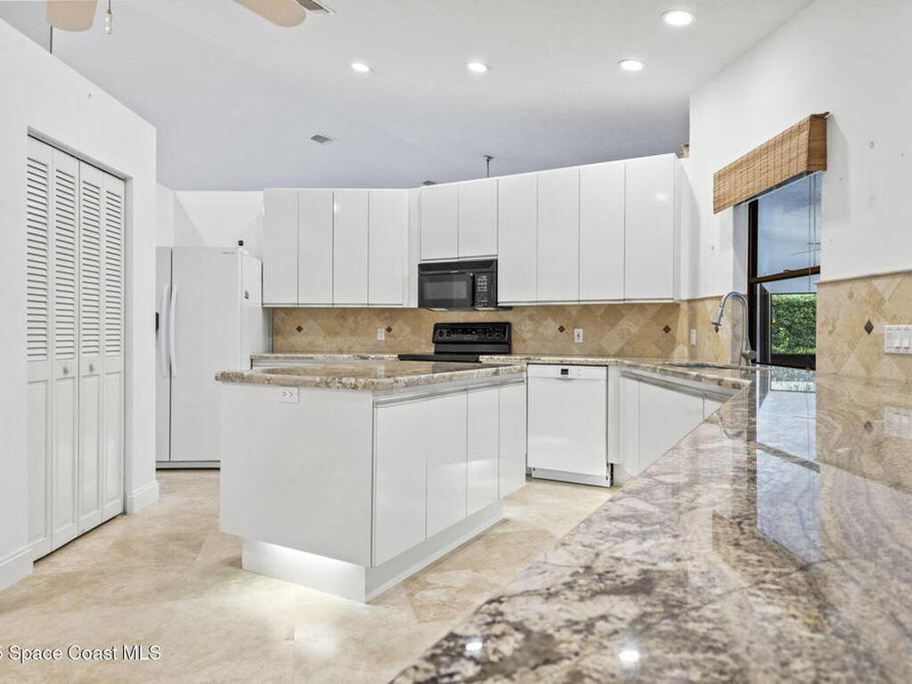 1121 SW Forest Hill Cove, Port St. Lucie, FL 34986