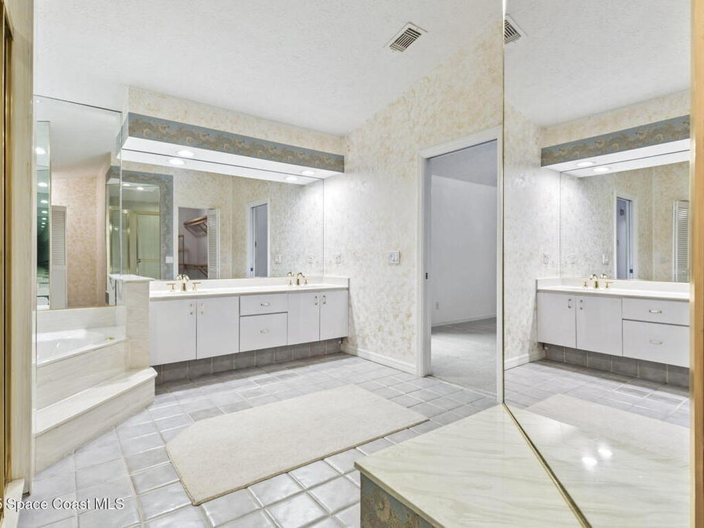 1121 SW Forest Hill Cove, Port St. Lucie, FL 34986