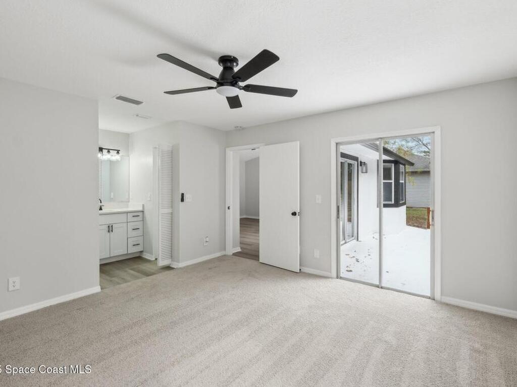 1055 9th Square, Vero Beach, FL 32960