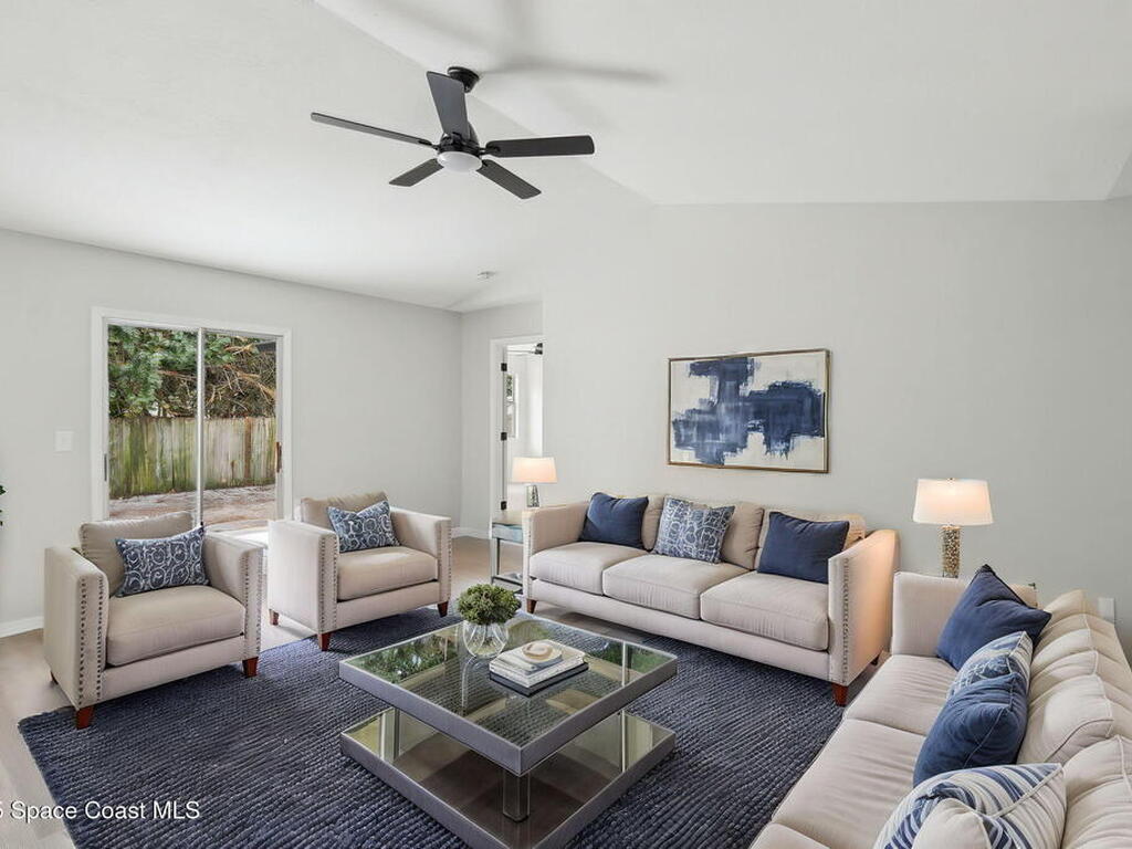 1055 9th Square, Vero Beach, FL 32960