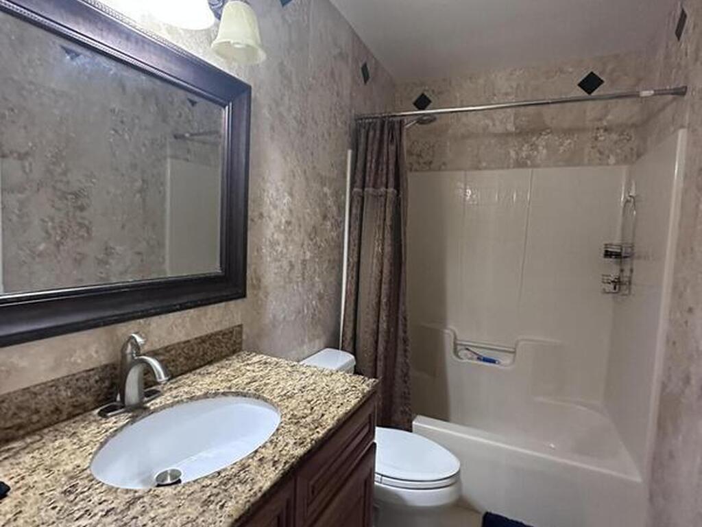 2893 Glasbern Circle, Melbourne, FL 32904