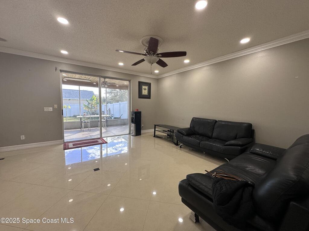 2893 Glasbern Circle, Melbourne, FL 32904