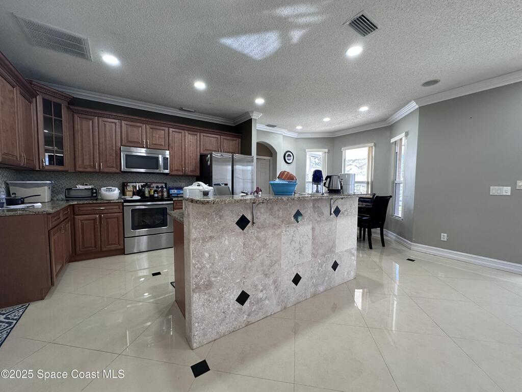 2893 Glasbern Circle, Melbourne, FL 32904