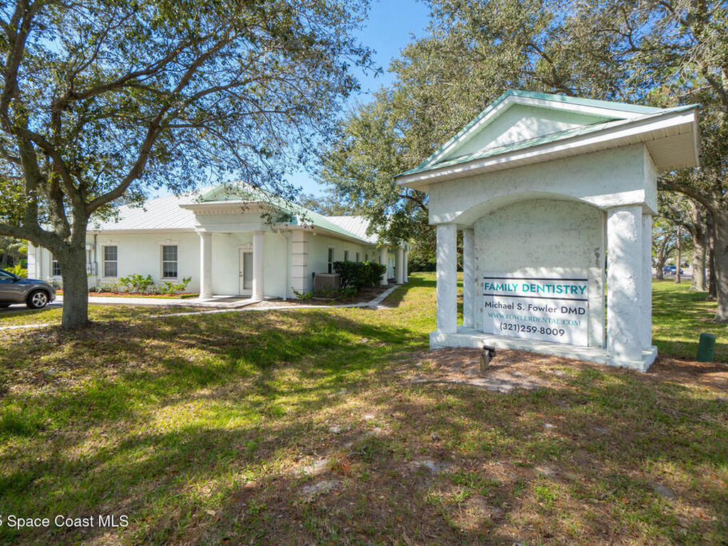 38 Suntree Place, Melbourne, FL 32940