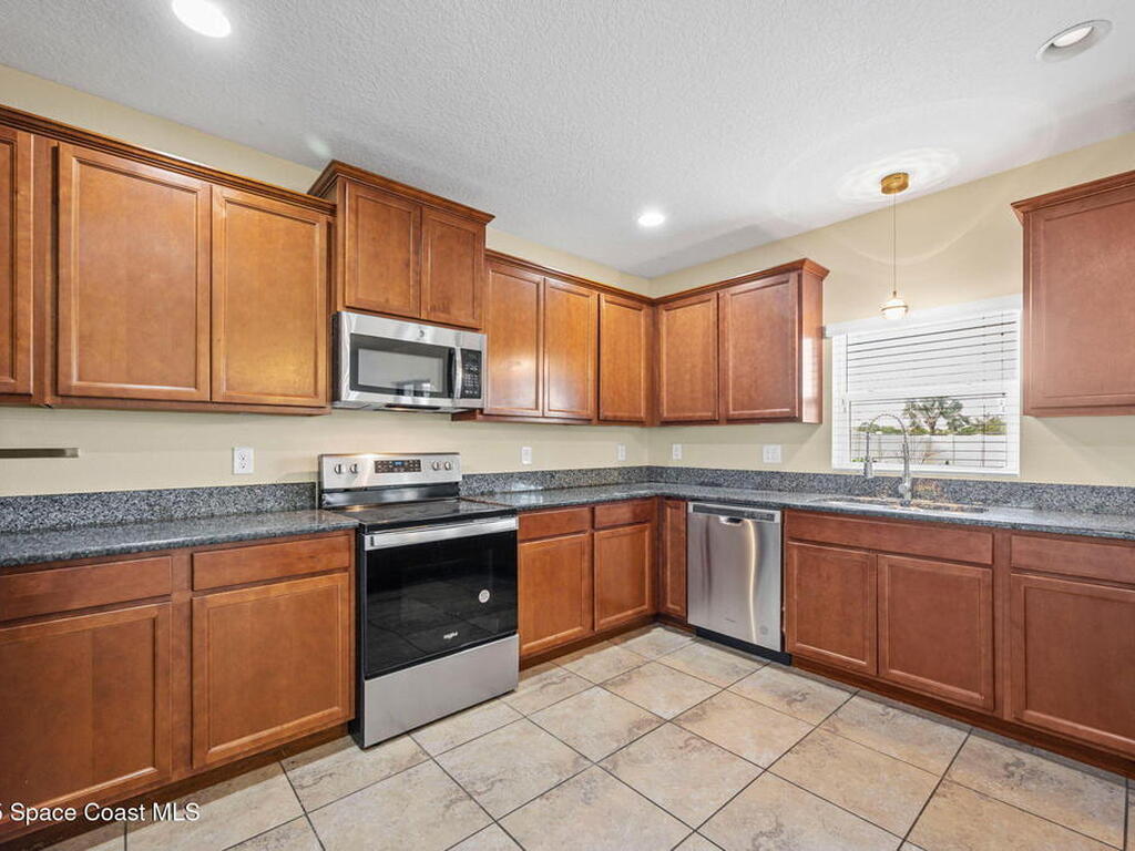 640 Fiddleleaf Circle, West Melbourne, FL 32904