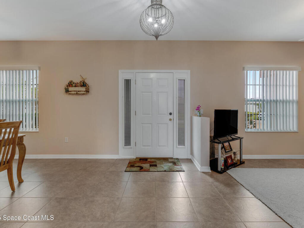 323 Mariners Gate Drive, Edgewater, FL 32141