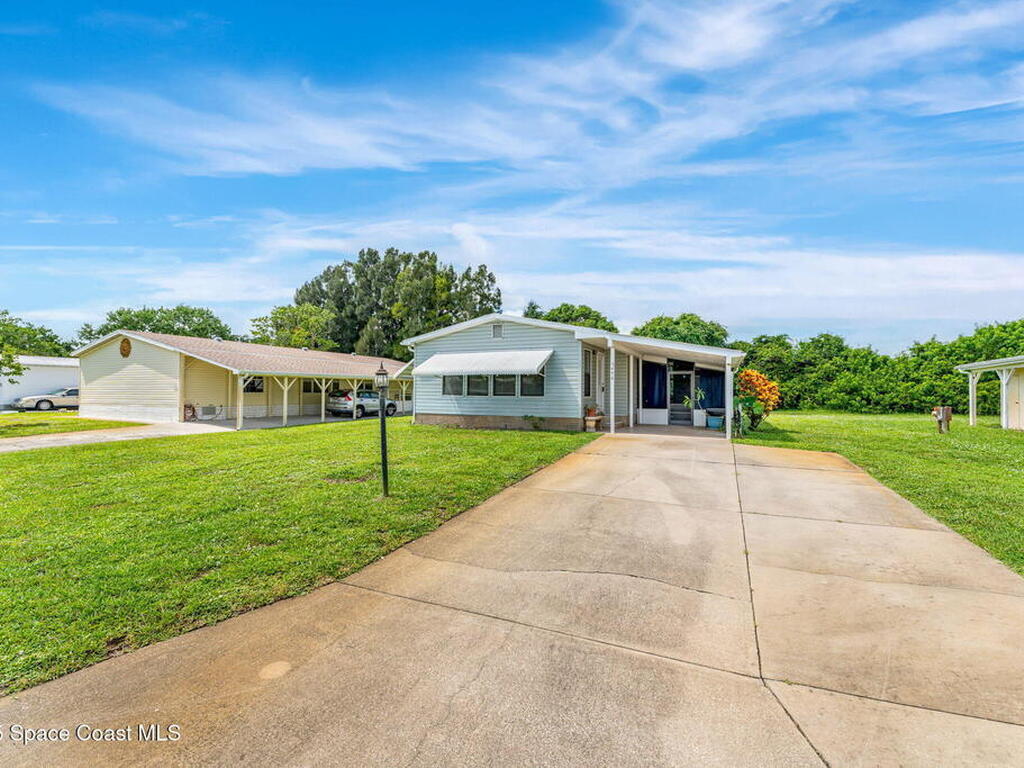 7490 Blackhawk Road, Sebastian, FL 32976