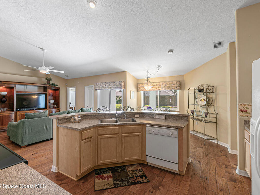 2463 Woodfield Circle, Melbourne, FL 32904