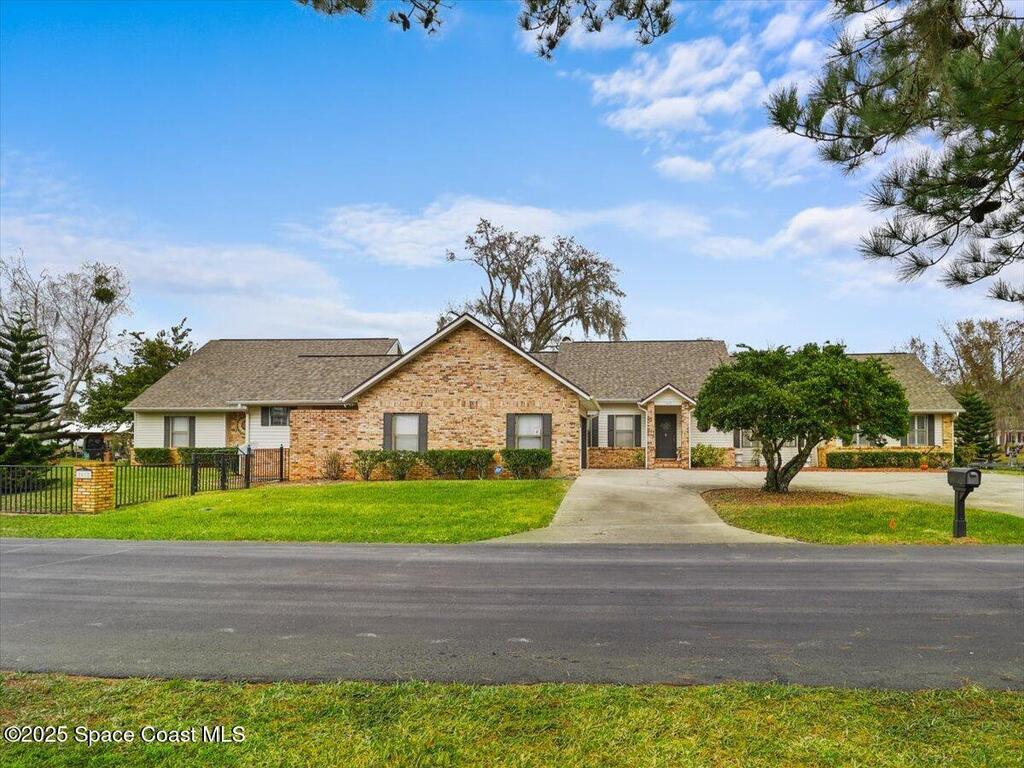 1610 Yellow Brick Road, Astor, FL 32102