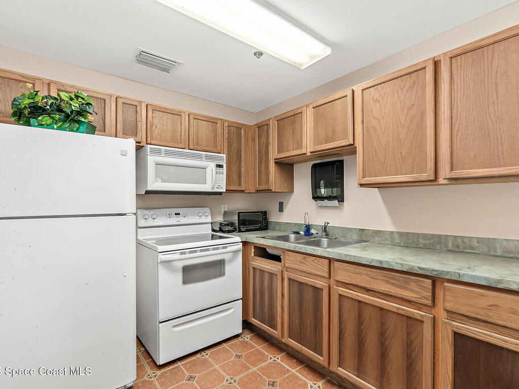 8470 Ridgewood Avenue, Cape Canaveral, FL 32920