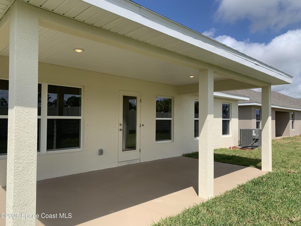 965 NW Kylar Drive, Palm Bay, FL 32907
