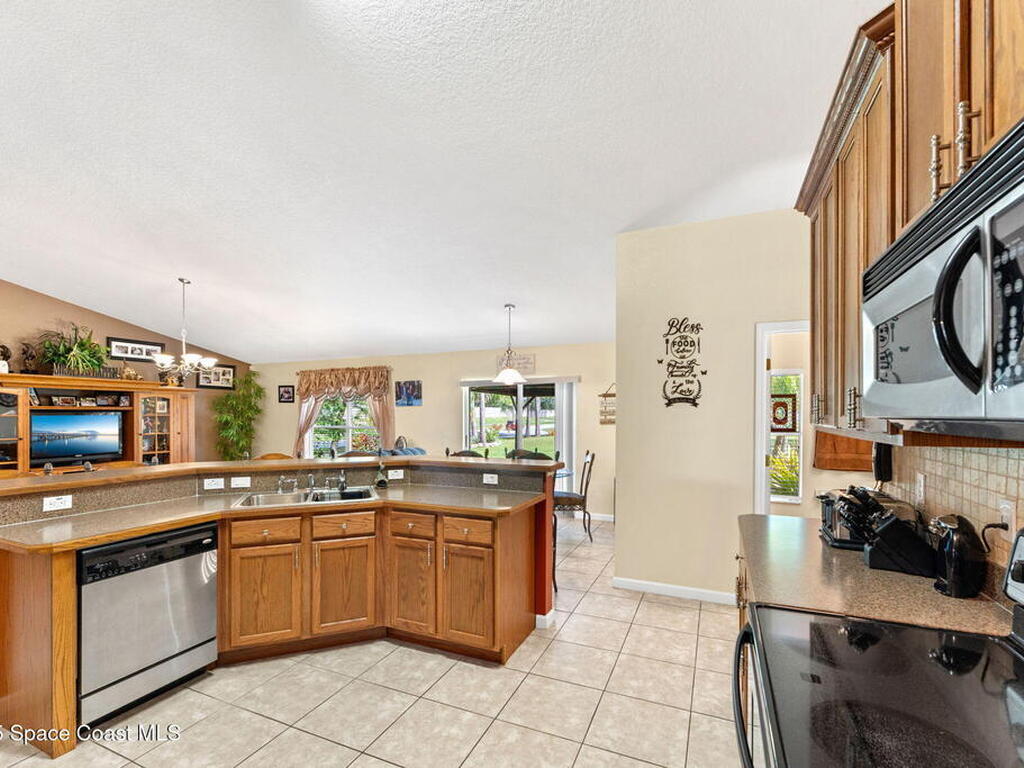 899 Sanford Street, Palm Bay, FL 32908