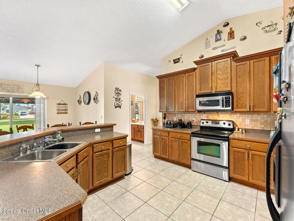 899 Sanford Street, Palm Bay, FL 32908