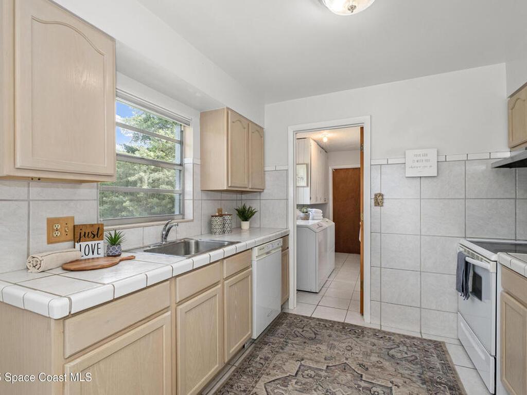 172 E Haven Drive, Melbourne, FL 32904